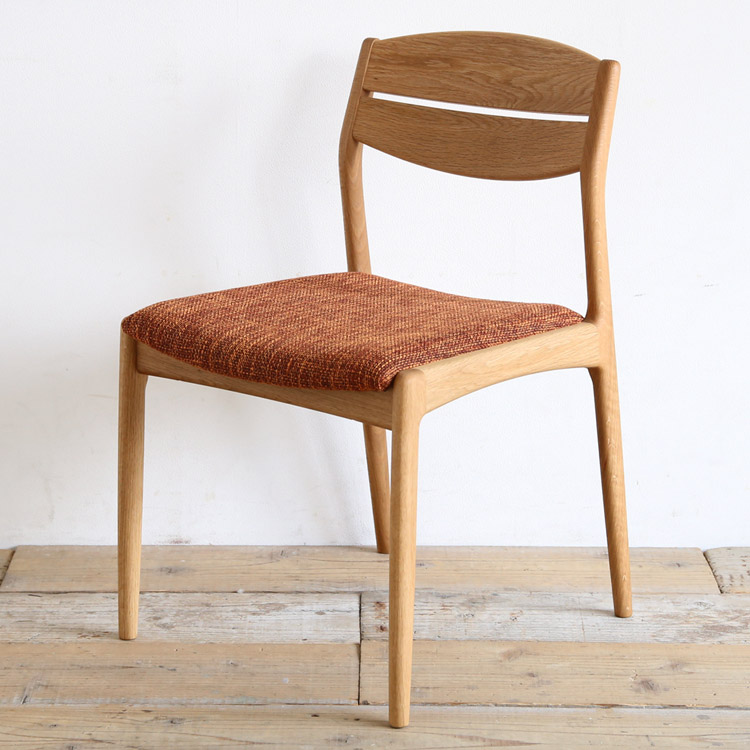 オーク材の椅子(チェア)とオレンジの張地