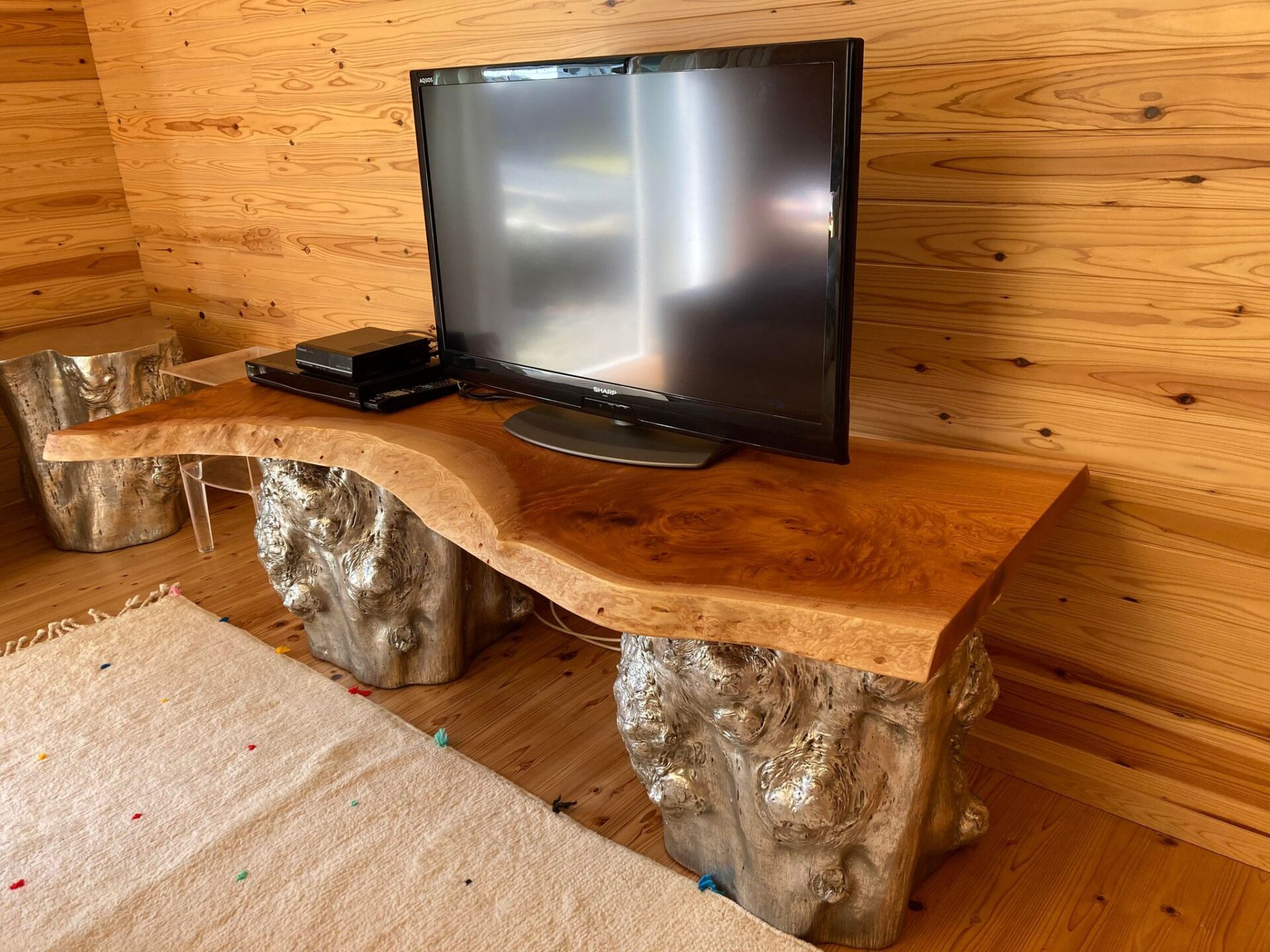 京都の特注家具です、無垢で一枚板、テレビ台は、木製でセットで ...